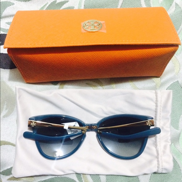 COPY - Tory Burch foldable sunglasses - Picture 3 of 4